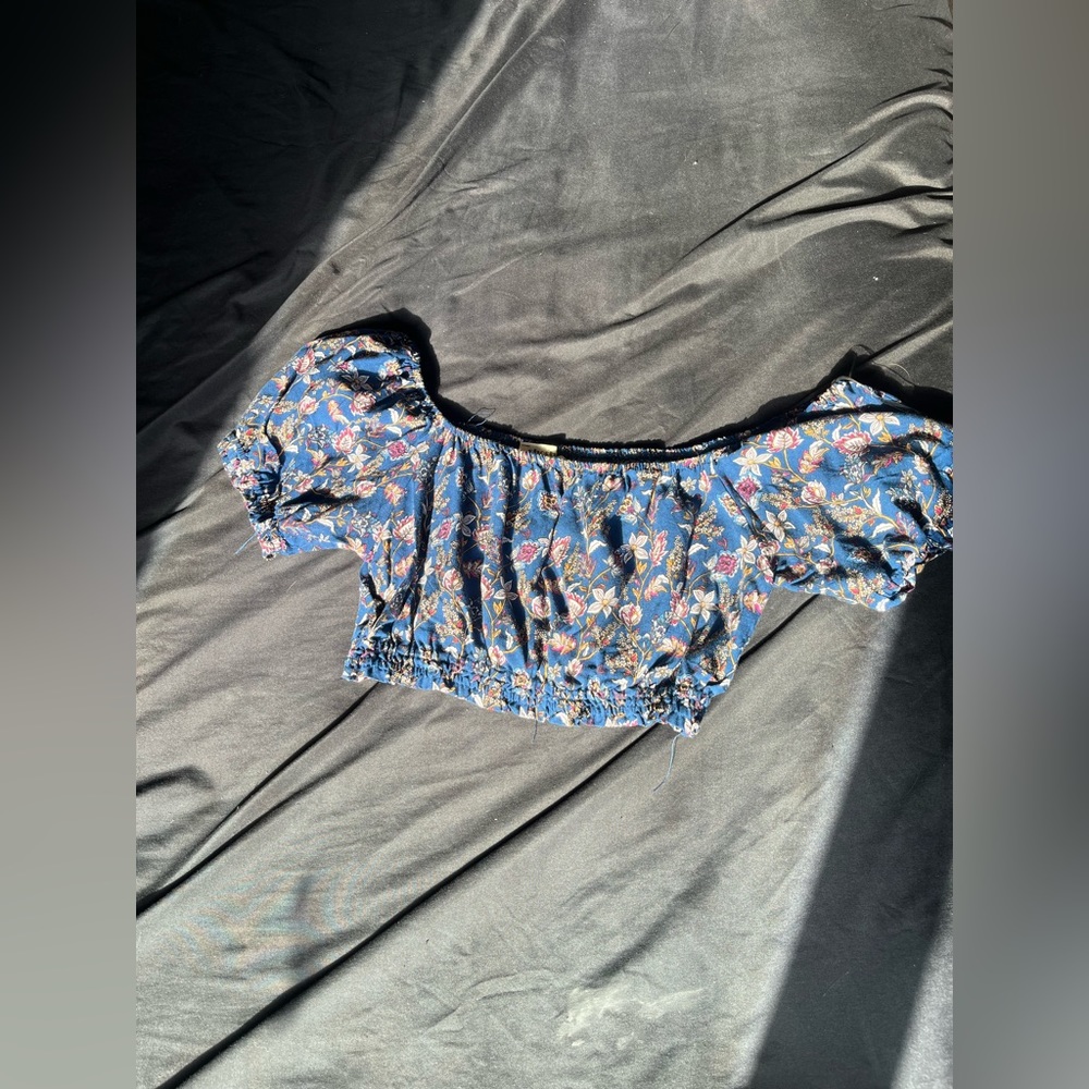 Two piece set 💙 - Picture 2 of 5